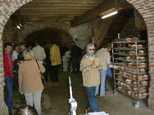 Mhlendurchfahrt- Brotverkauf - Kaffee- Kuchen